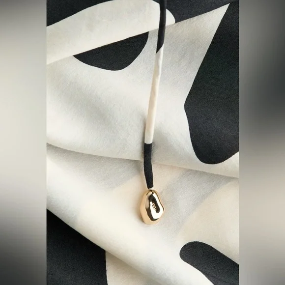 H&M LIMITED EDITION NWT Patterned Black & White Maxi Long-Sleeved Dress, Size S - Picture 6 of 6